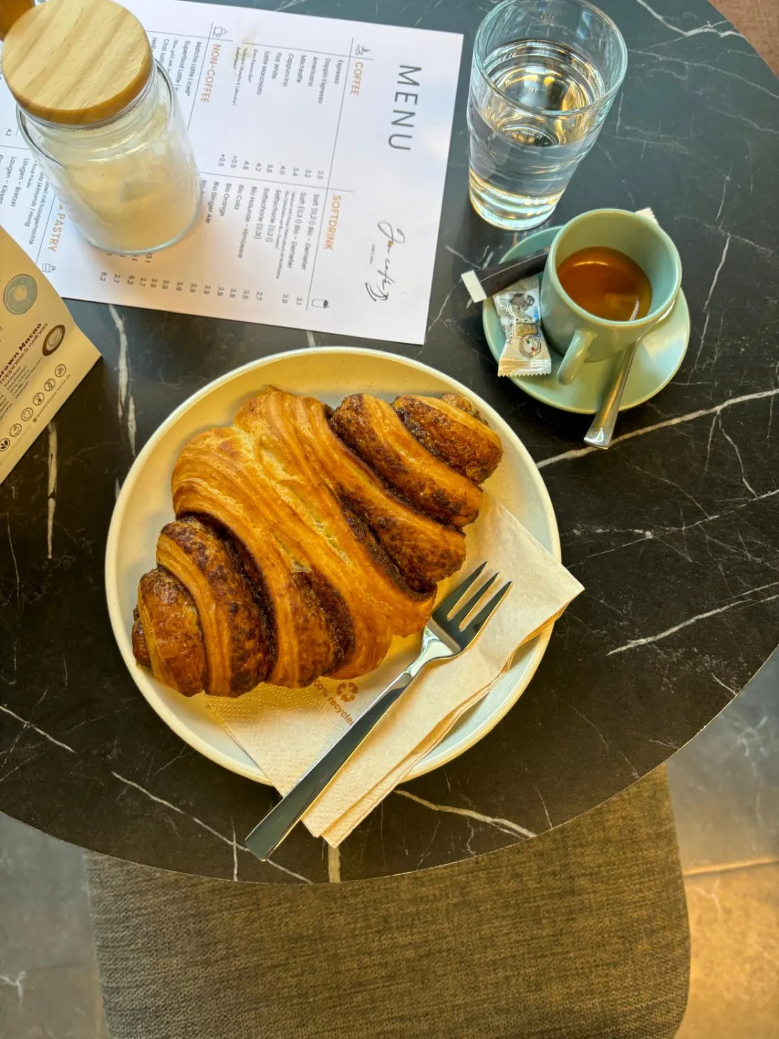 Backwaren von Jon Cafe - Mirand Sinanaj