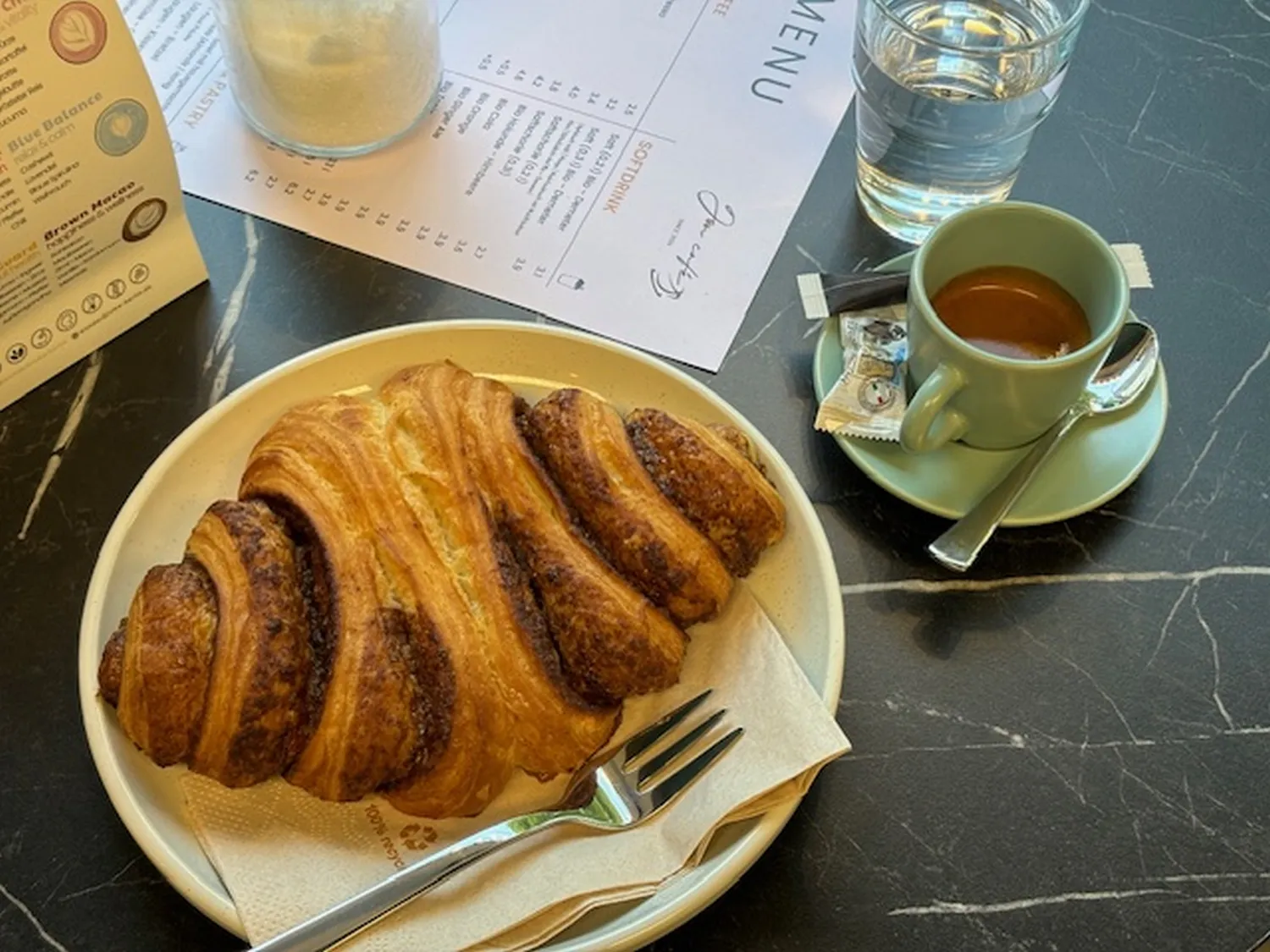 Backwaren von Jon Cafe - Mirand Sinanaj