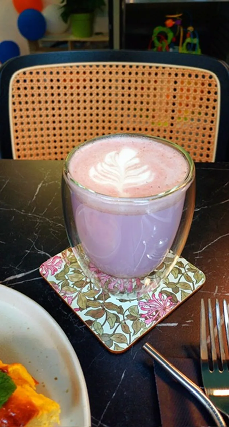 Kaffee von Jon Cafe - Mirand Sinanaj 