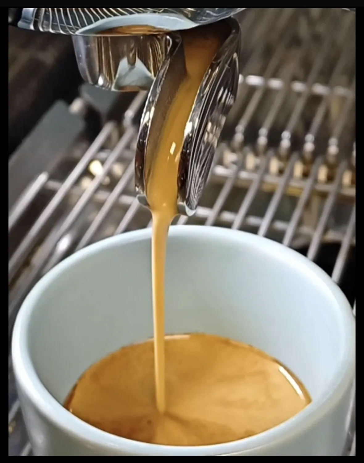 Kaffee von Jon Cafe - Mirand Sinanaj 