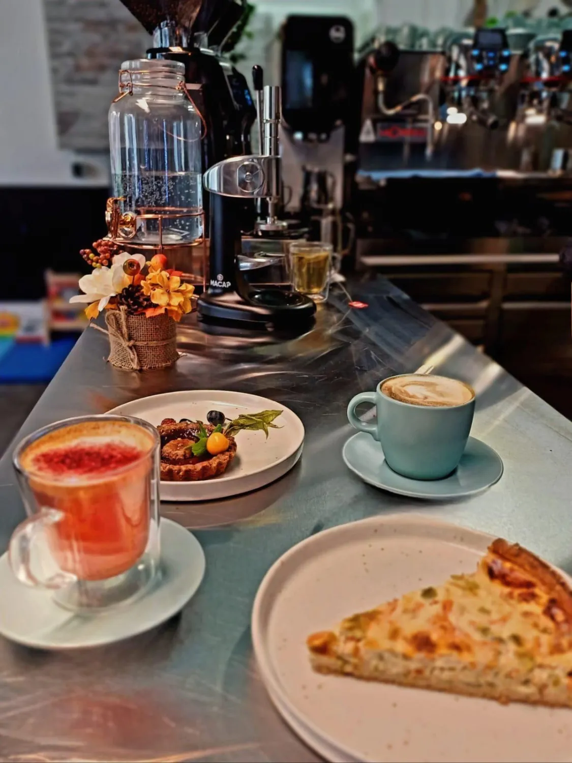Kaffee von Jon Cafe - Mirand Sinanaj 
