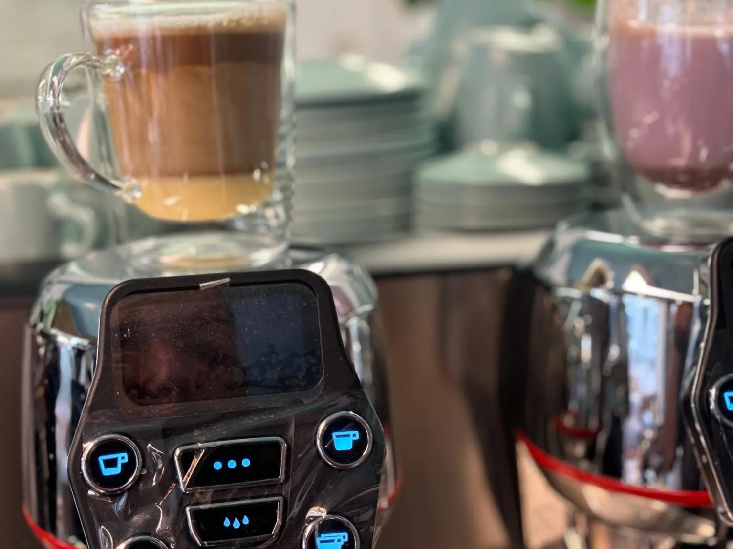 Kaffee von Jon Cafe - Mirand Sinanaj 