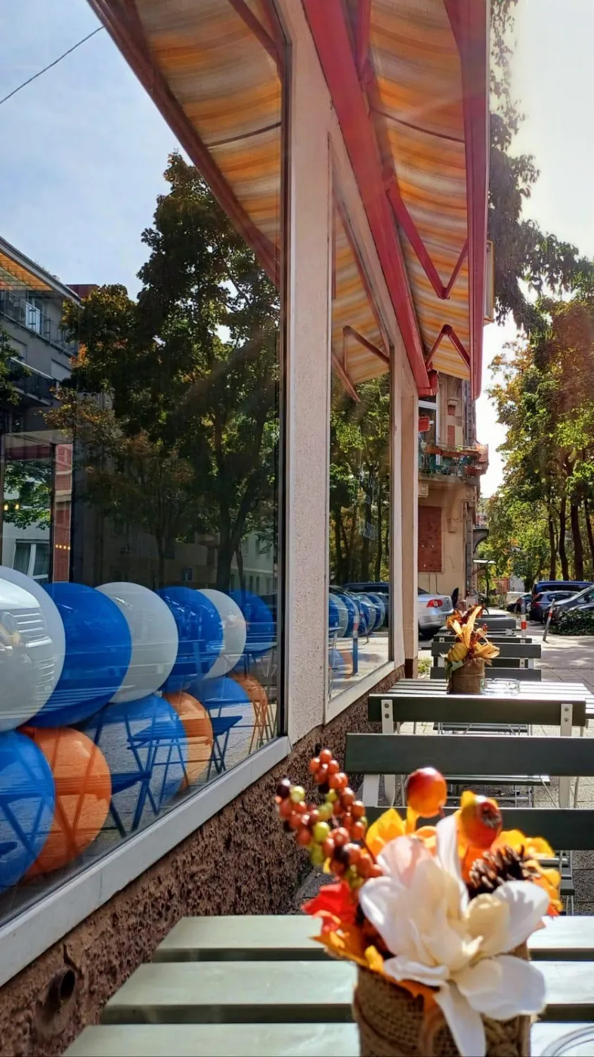 Jon Café - Mirand Sinanaj 